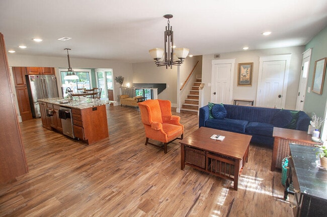 3104 Oak Lawn Dr