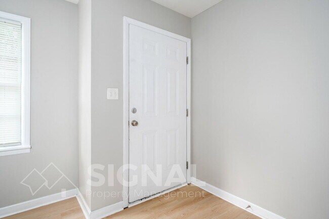 Photo - 112 19th Ave NW