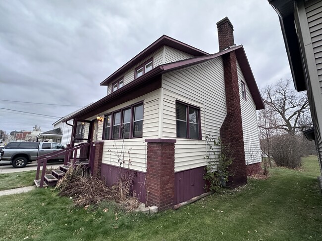 Photo - 911 Townline Rd