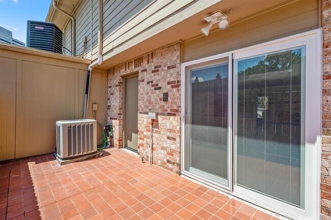 Photo - 2501 Bering Dr Unidad True