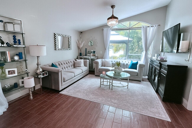 Photo - 166 Woodlake Cir