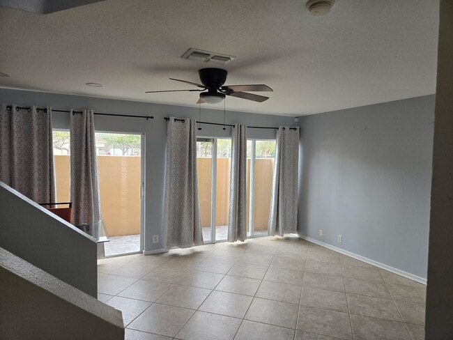 Photo - 824 Padua Ln