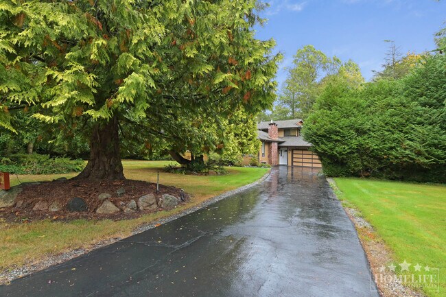 Photo - 3 Bed, 3 Bath Home for Rent in South Surrey! Unit House