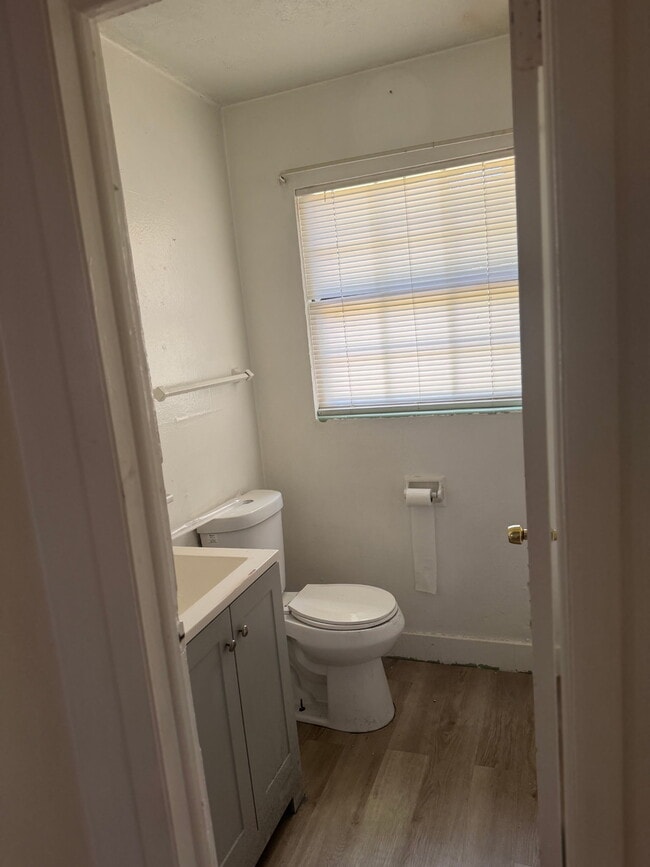 Photo - 4839 Rochdale Rd