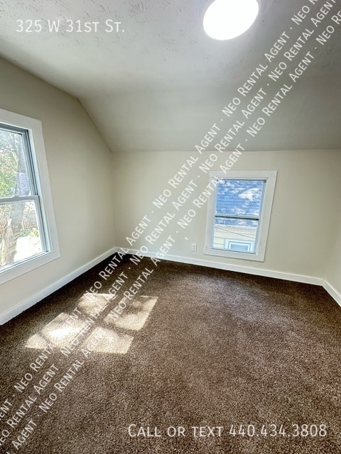 Photo - 325 W 31st St