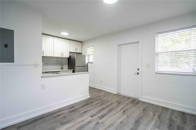 Photo - 1950 NW 2nd Ct Unidad 10