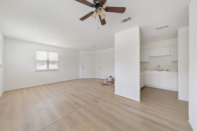 Photo - 700 Lyle W Ave Unit D