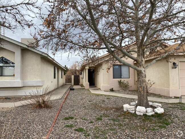 Building Photo - 7/Bar COORS 3 Bedroom  2 Bath  with garage Rental