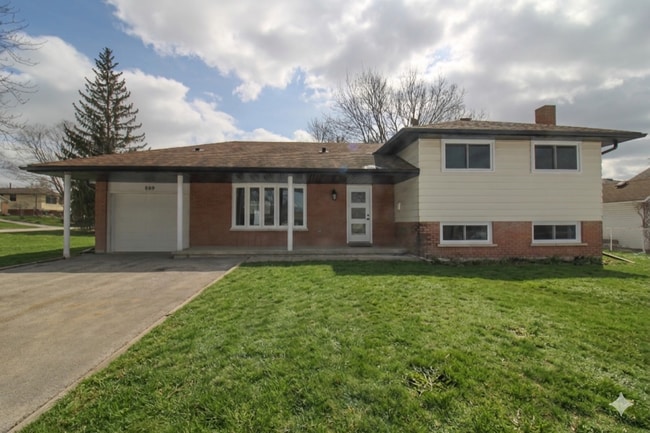 Building Photo - 2 Bedroom Lower Level Unit A