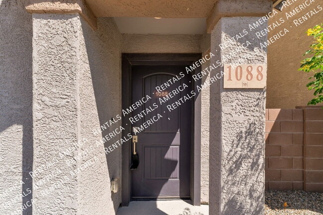1088 E Descent St