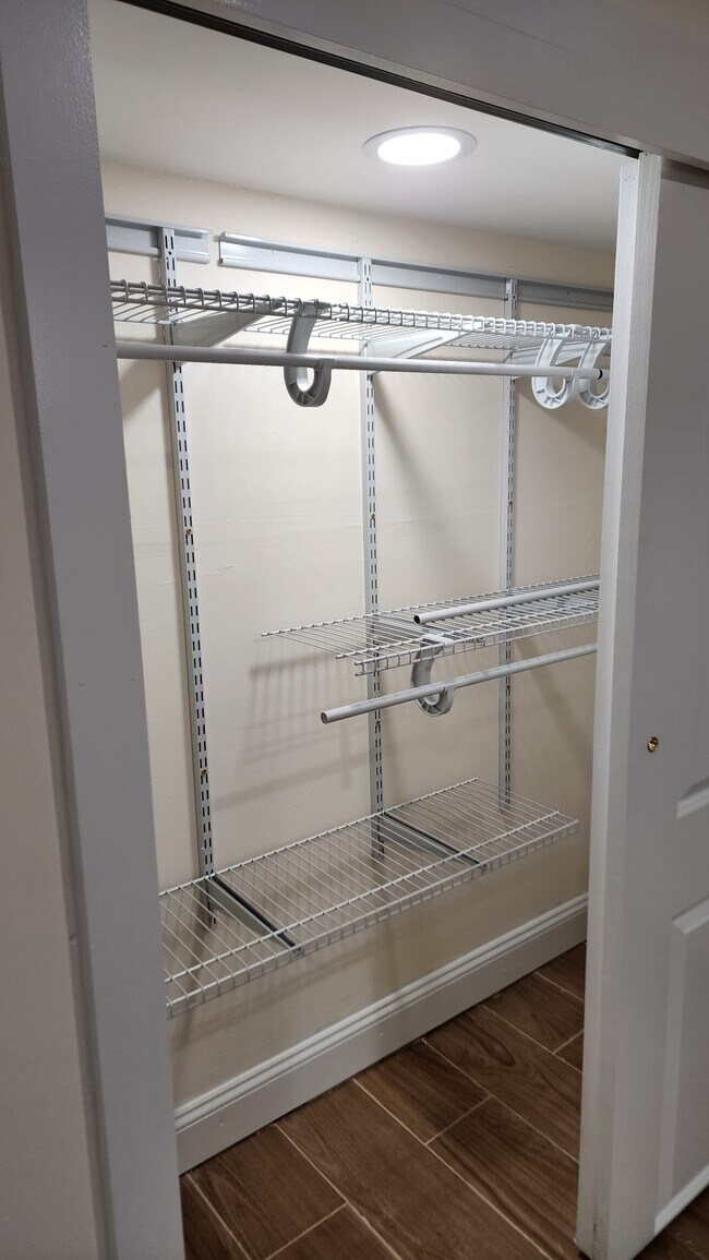 Spacious versatile closet - 37 Drew Ave Unidad 2B