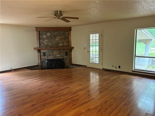 Photo - 21090 Greycliff Rd