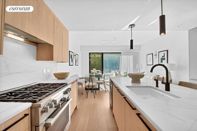 Photo - 24 Huntington St