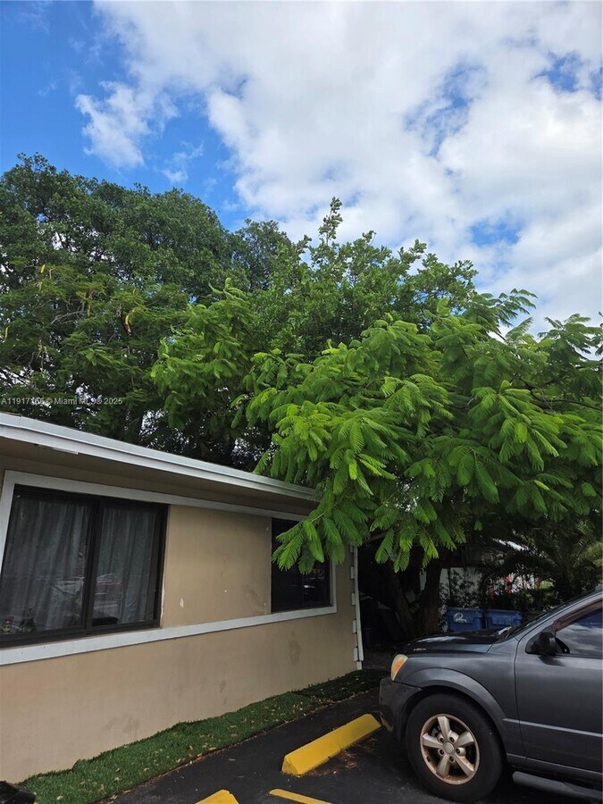 Photo - 435 NW 41st St Unidad 1-4