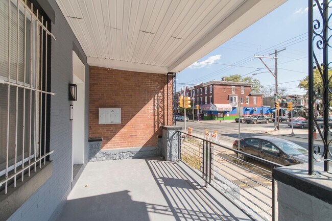 Photo - Modern & Renovated apartment with in-unit washer & dryer Unit 2R