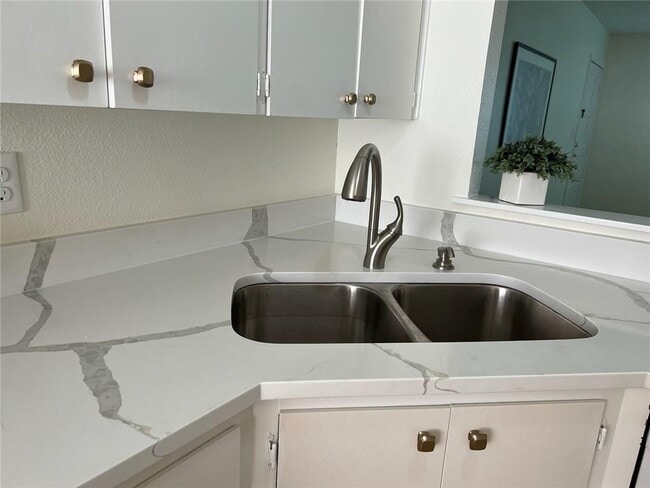 Photo - 314 W William Cannon Dr