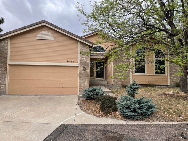 Building Photo - Broadmoor Bluffs Rancher