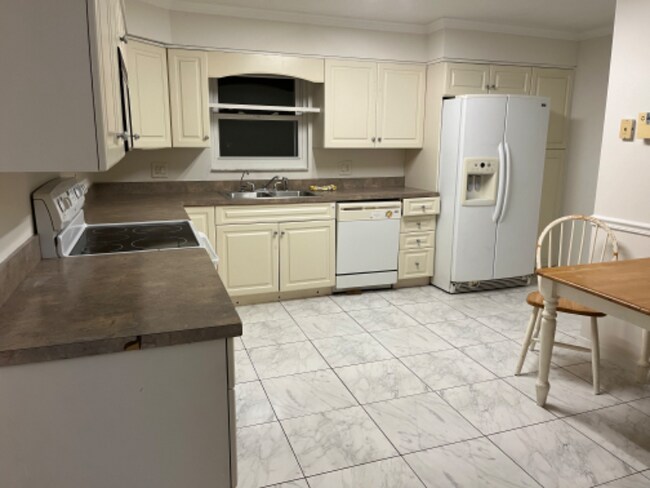 Photo - 260 Foxridge Rd