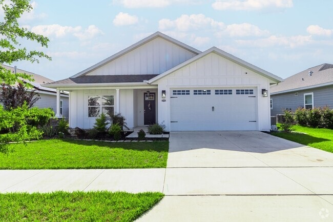 Building Photo - Like New 3/2 with Garage and Yard in Grand... Rental