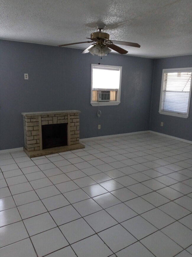 Photo - 2020 W Magnolia St
