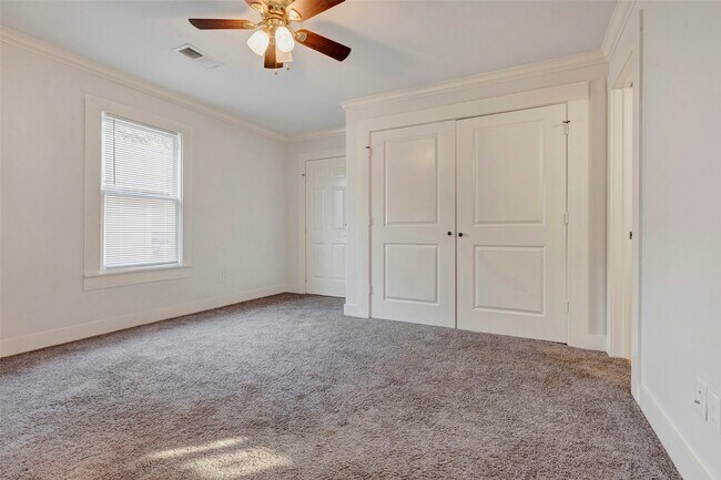 Photo - 404 E 29th St