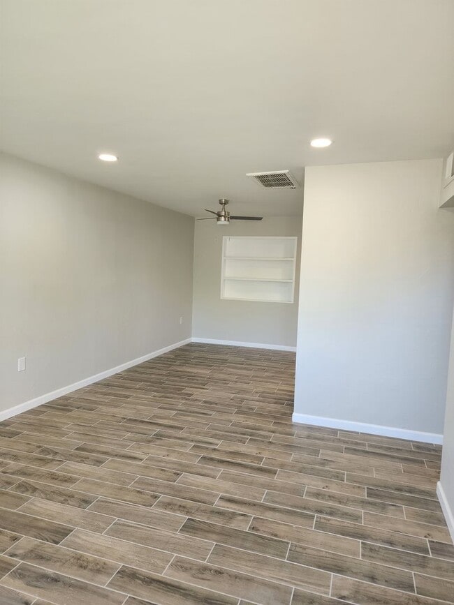 Photo - 1041 W Elna Rae St