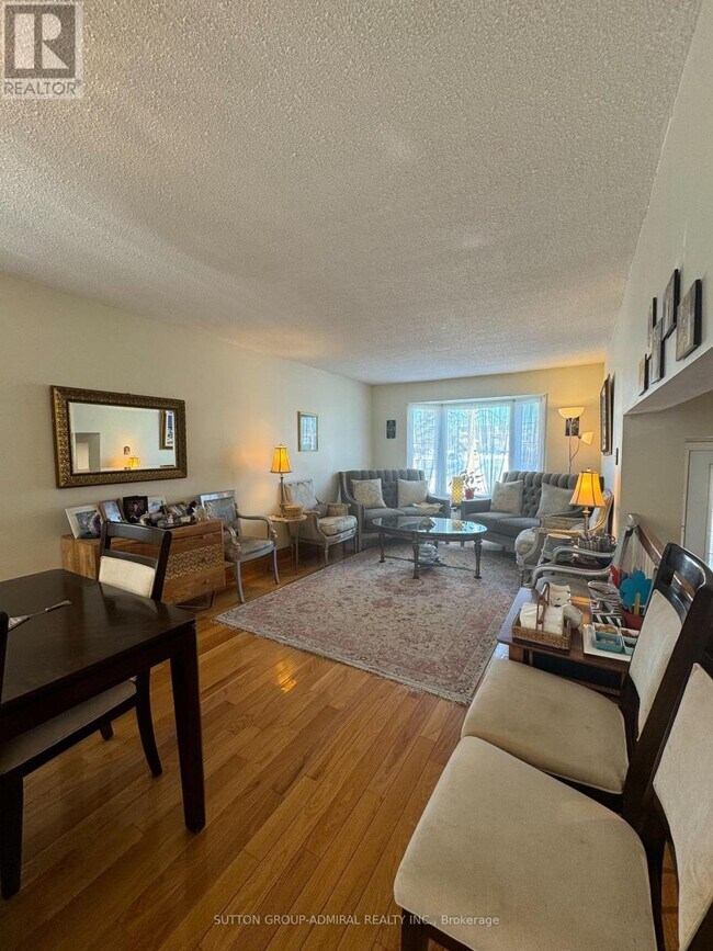 Photo - 271 Weldrick Rd W