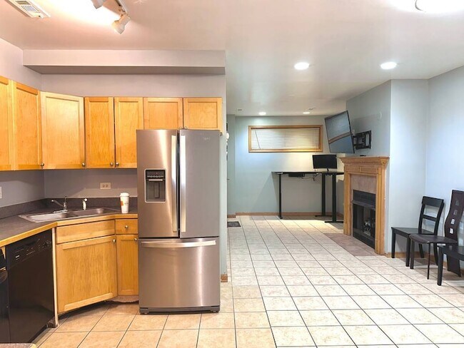 5848 S Prairie Ave Unit G