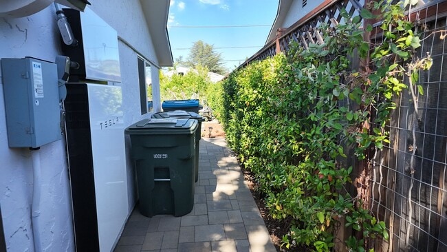 Photo - 1572 Meadow Ln