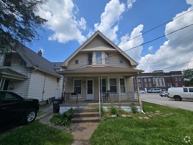 Building Photo - 3 Bedroom House
