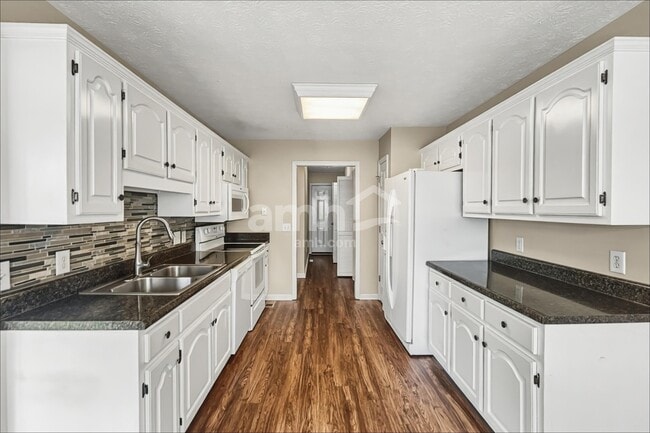 Photo - 201 Fox Hunt Ln
