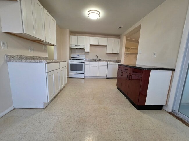 Photo - Move In Ready 3 Bedroom Home!