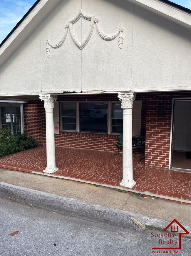 Photo - 1016 Greens Lake Rd Apartment Unit B
