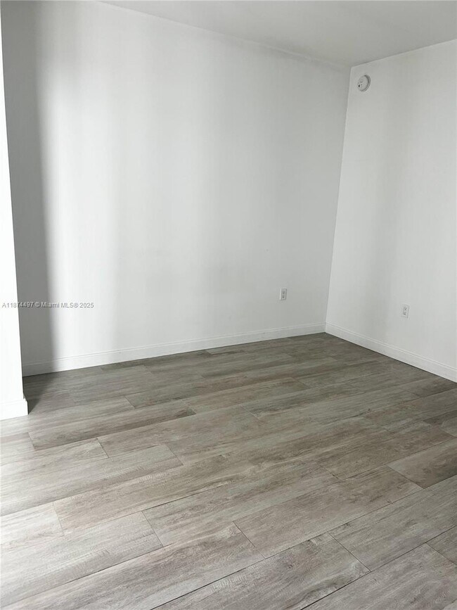 Photo - 55 SW 9th St Unidad 3609