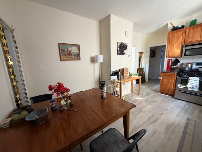 Photo - 68 Winchester St Unit 1