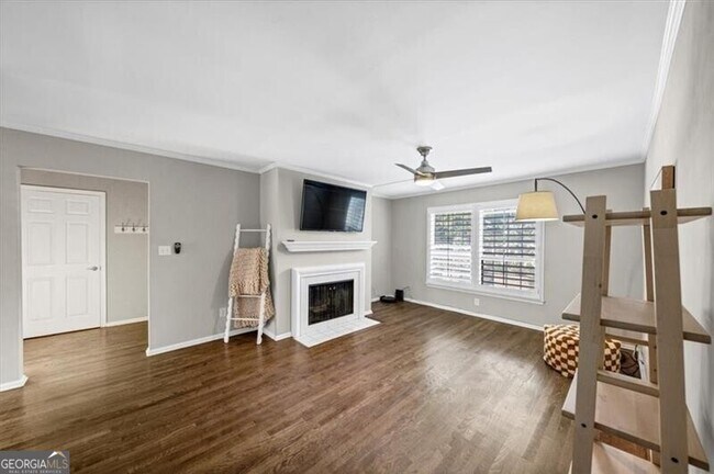 Photo - 37 La Rue Pl NW