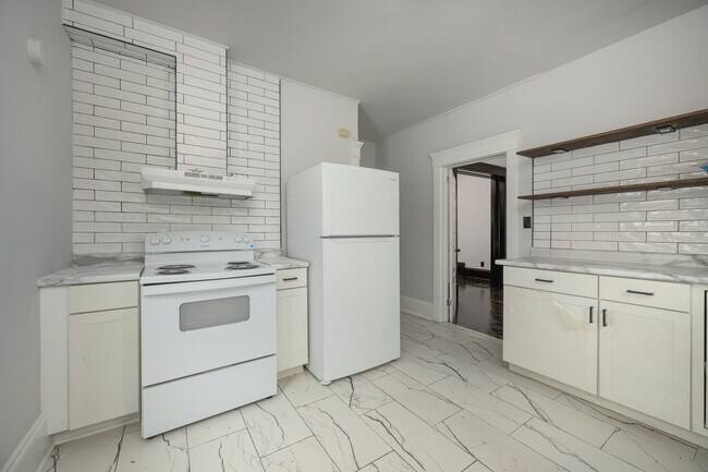 Photo - 1303 Rowland Ave NE