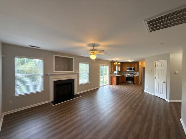 Photo - 4 Bedroom Home in Moss Creek!