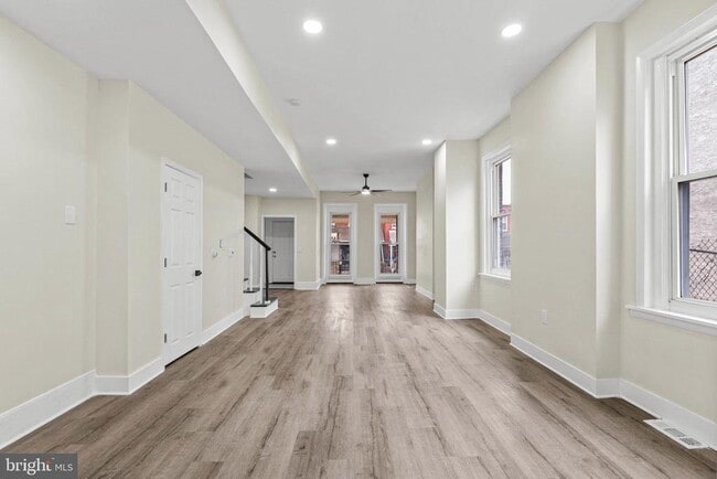 Photo - 5433 Stewart St