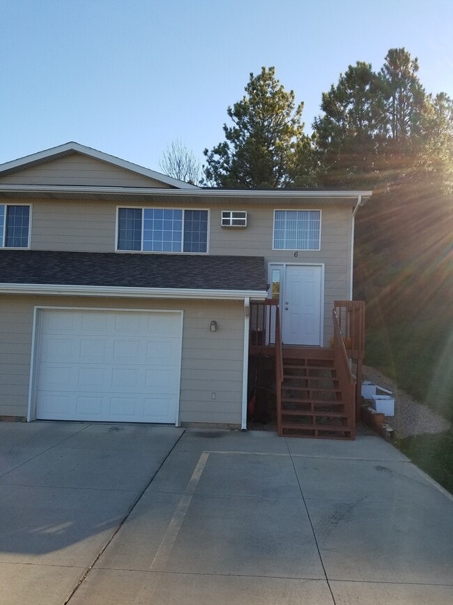 Building Photo - 2 BED | 2 BATH | TOWNHOME | WEST