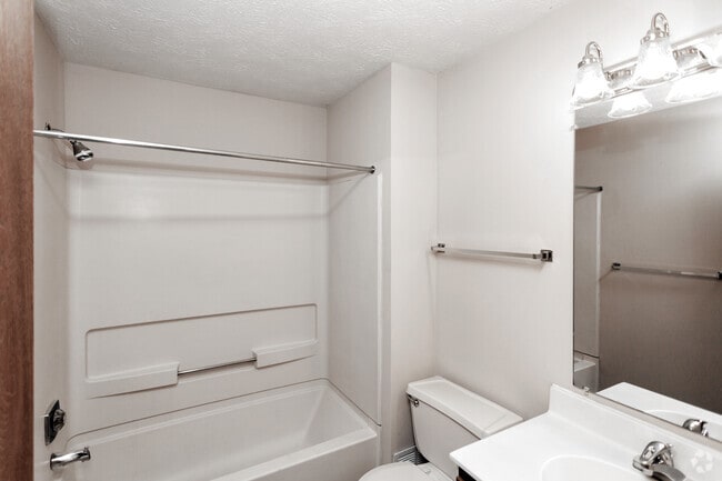 1BR, 1BA - 645 SF