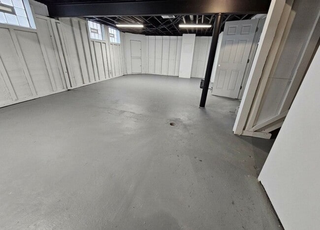 Photo - 3 Bed / 2 Bath Brick Home - showings start 12/3