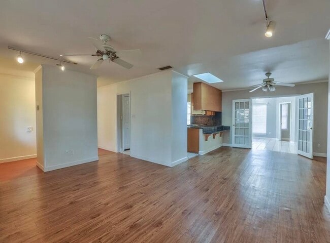 Photo - 2093 Greenwood Dr