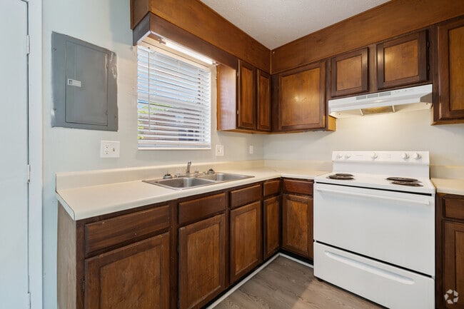 2BR, 1BA - 825SF - Classic - Kitchen
