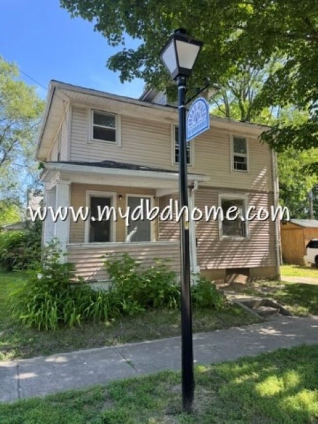Building Photo - 1360 Huestis Ave