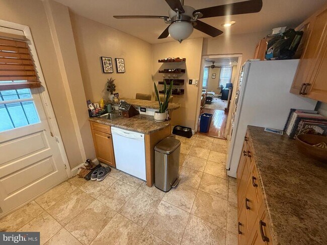Photo - 1521 Montrose St