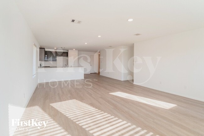 Photo - 453 Maple Bnd Ln