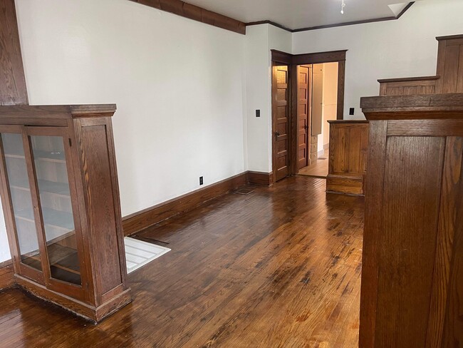 Photo - 718 Washington Ave Unit Right Side