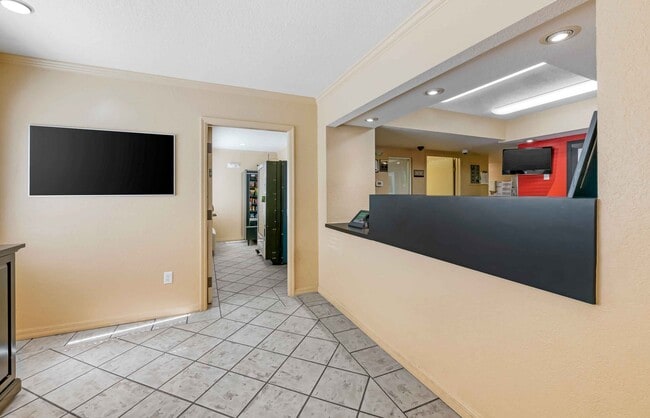 Furnished Studio-Orlando - Southpark - Equity Row