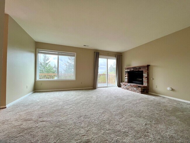 Photo - Remodeled 3BR in Mountain Park | Primary Suite + Deck | Lake Oswego Unit 304